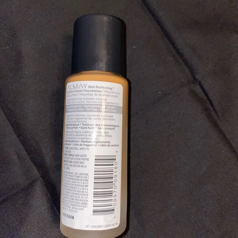 NEW Almay Skin Perfecting Comfort Matte Foundation, 230 Warm Caramel, 1 …